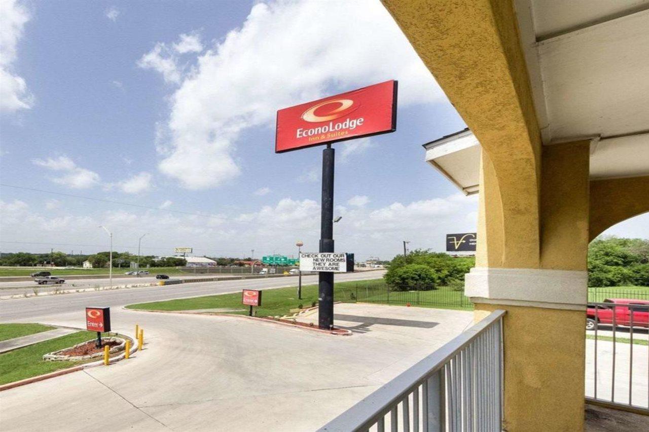 Econo Lodge Inn & Suites Downtown Northeast Near Fort Sam Houston San Antonio Exterior photo