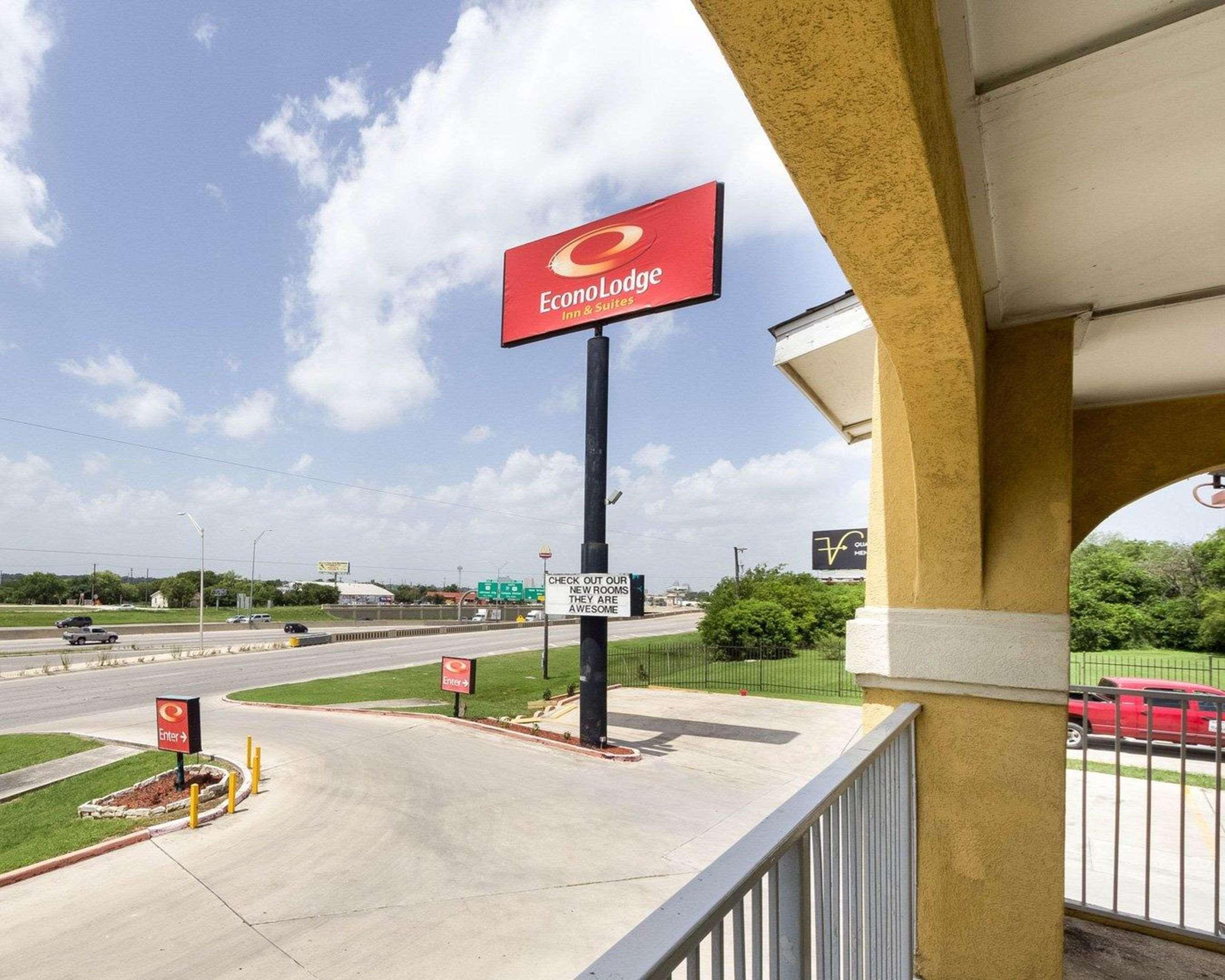 Econo Lodge Inn & Suites Downtown Northeast Near Fort Sam Houston San Antonio Exterior photo