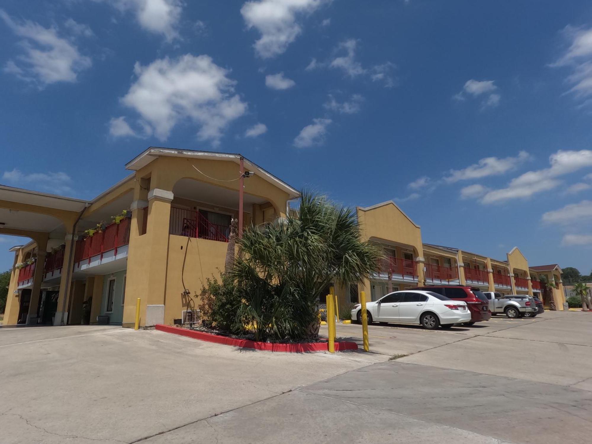 Econo Lodge Inn & Suites Downtown Northeast Near Fort Sam Houston San Antonio Exterior photo